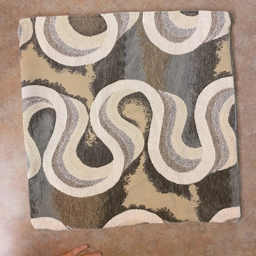 Thick Textured Pillowcase Abstract Swirl Pattern Art Square 22 x 22 inches nwot